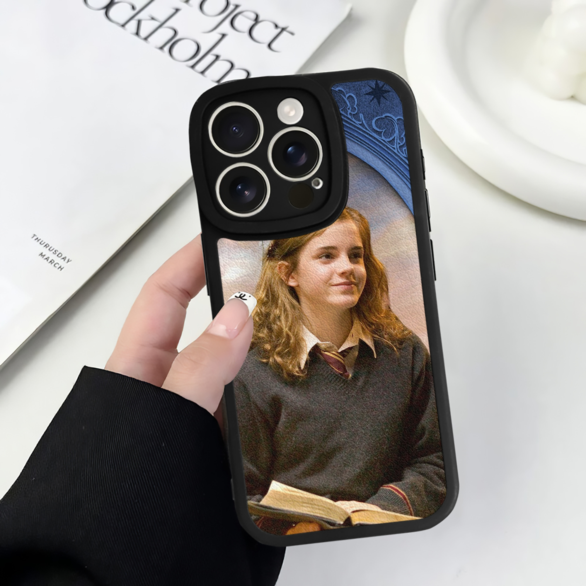 （画像用） Harry Potter ハリー・ポッターシリーズ 【iPhone 16シリーズ対応】シリコンスマホケース（レザー調） 材質：シリコン